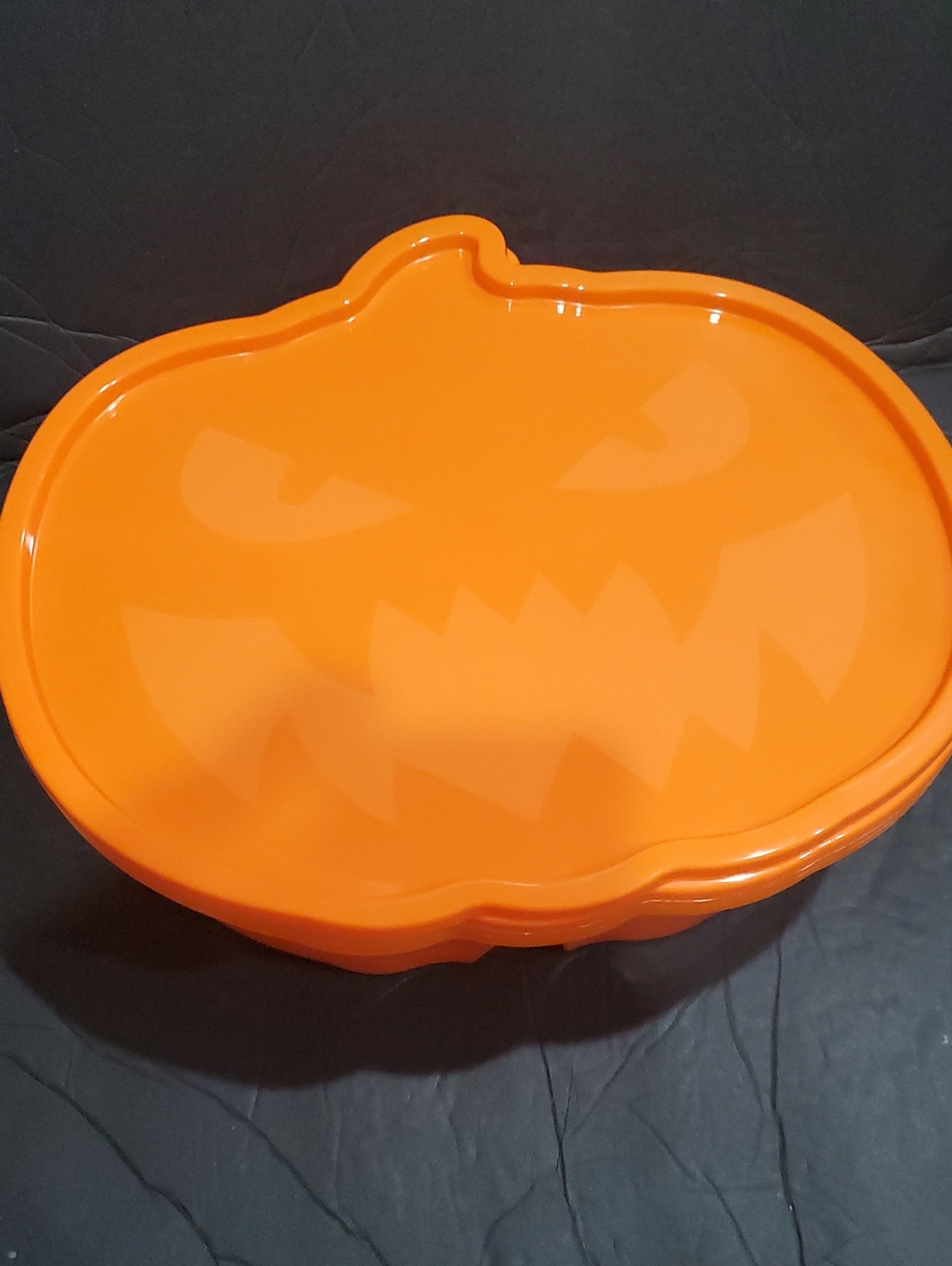 Lidded Orange jack o' lantern shaped divided storage snackle style container NEW